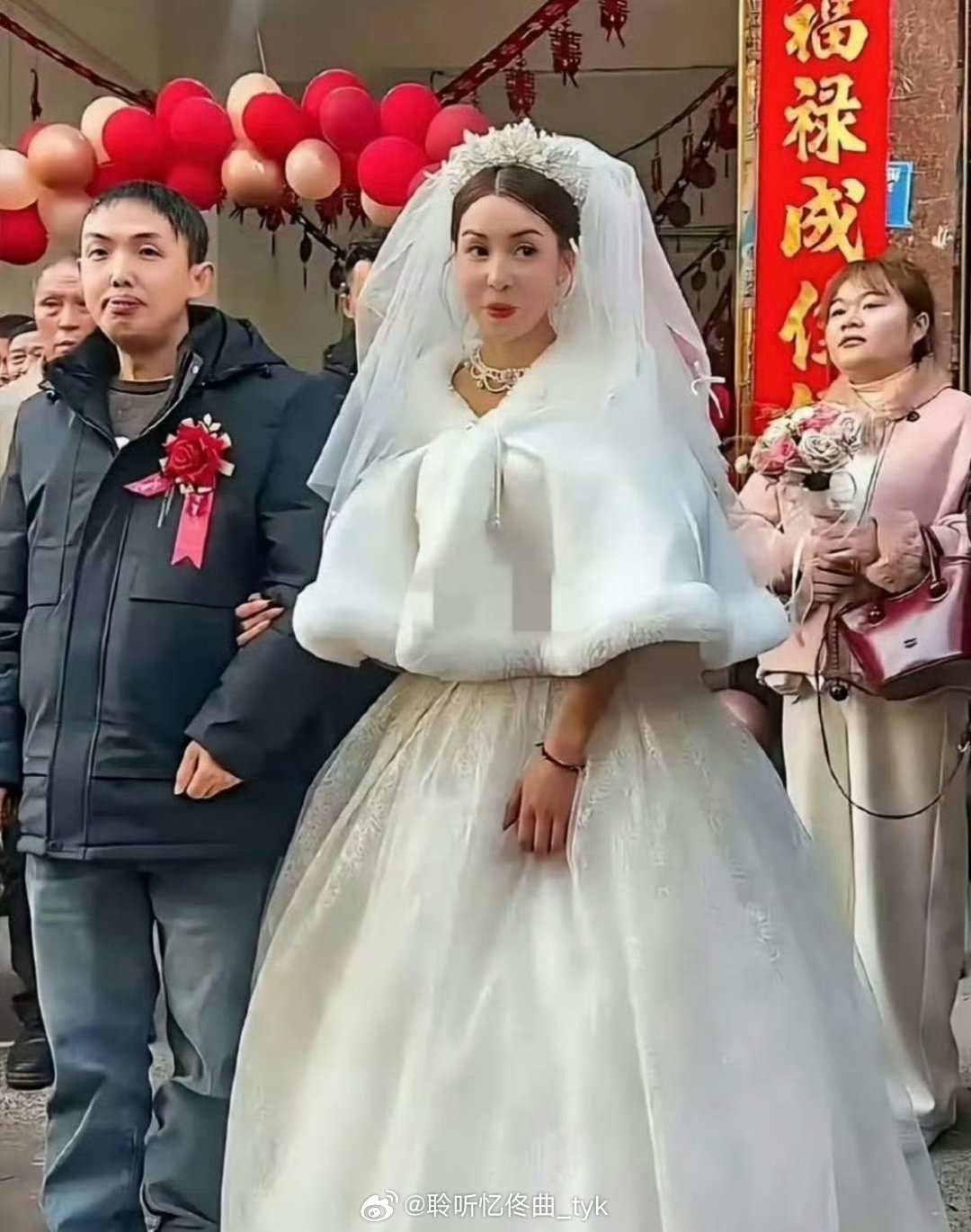 新郎官这是娶了个美女回来啊？改善基因的好机会来了。