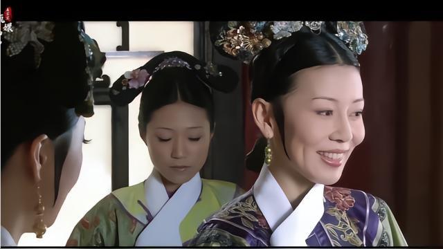 假期第一天，大学老师把上学期加他微信的学生拉黑了。课后立刻走人，解散班级群。