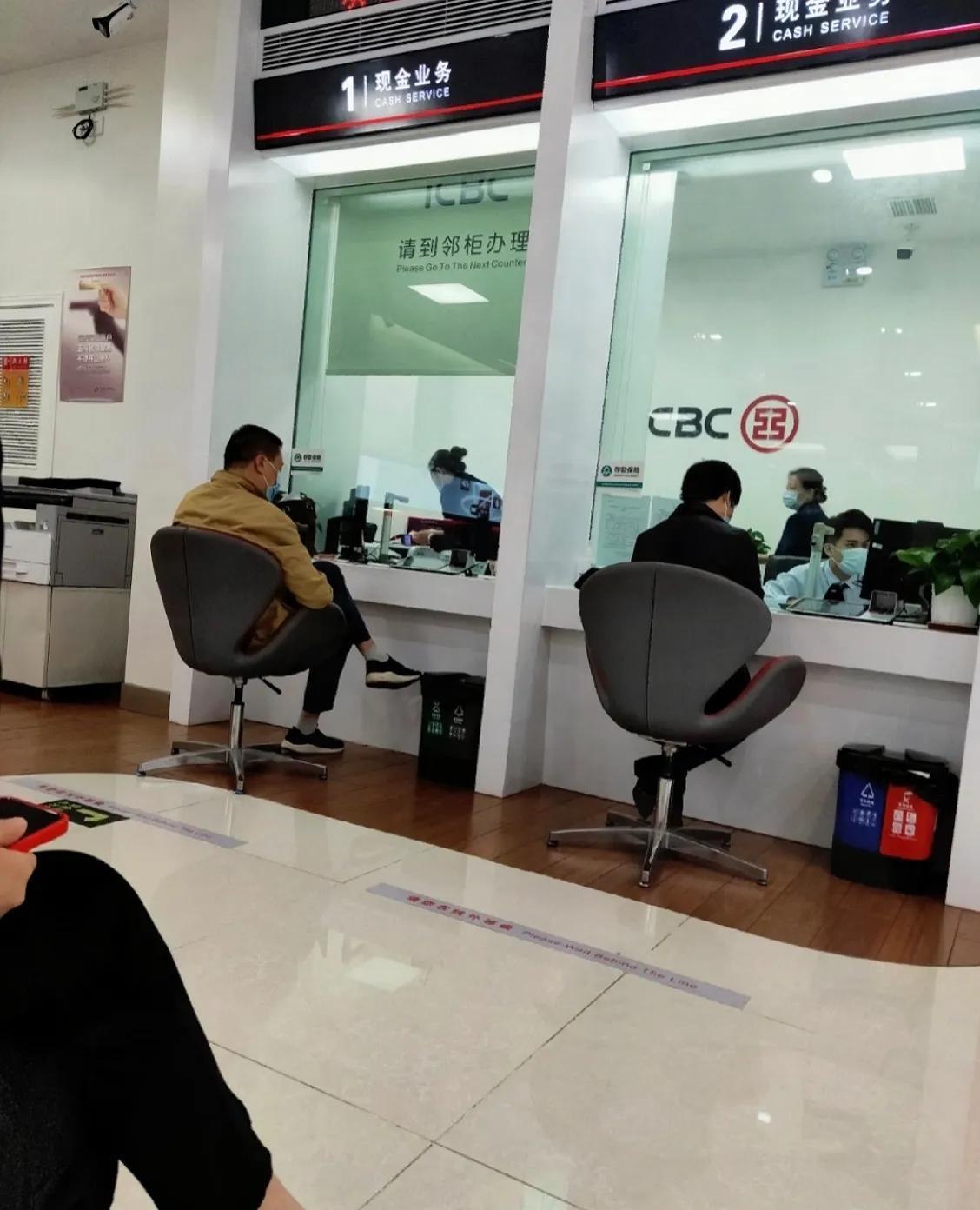 银行新规实行一个月了，存款都在银行的人，奉劝大家一句，如果你存款超过20万，