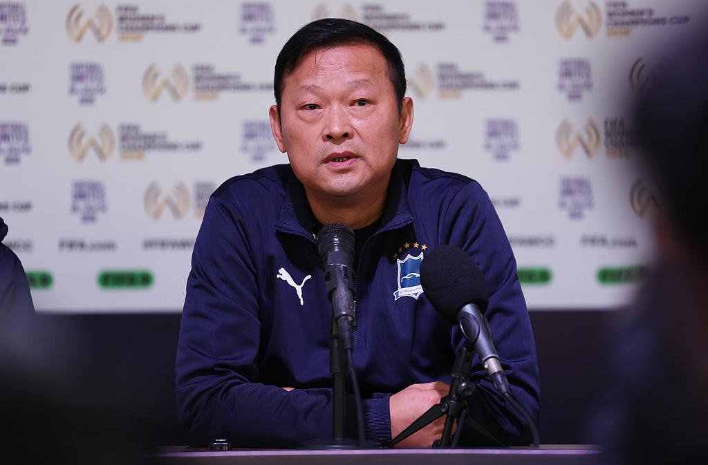 不管是谁执教新的中国女足，短期内他都不用担心什么，只要好好的让中国女足完成重建就