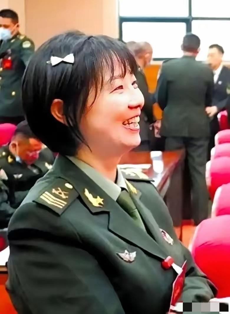 全军军衔最高的女兵，你猜在哪儿？西藏！说出来你可能不信，西藏军区有个女兵，肩