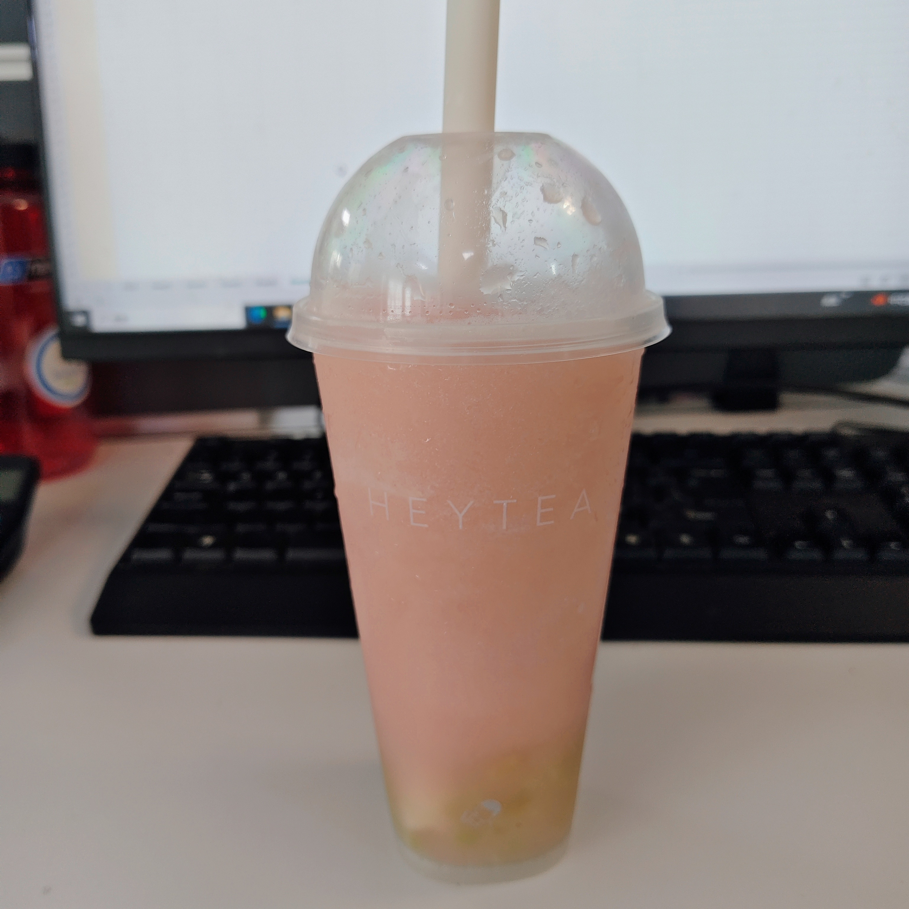 喝着喜茶看热闹美滋滋​​​