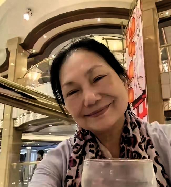 黄春梅其实也挺难的，是大S的妈，孩子的外婆，面对前女婿，尴不尴尬，那肯定是尴尬，