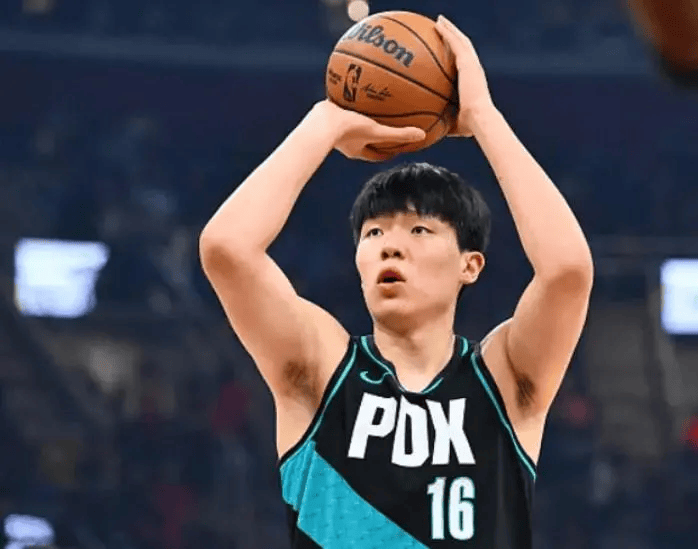 《半岛都市报》: 杨瀚森经过此前训练与比赛, 进步十分明显