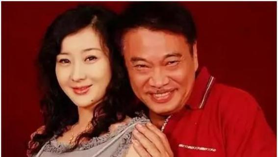 2019年拍《流浪地球》时，吴孟达收工回酒店后，会躲在房间里偷偷地哭："我66岁