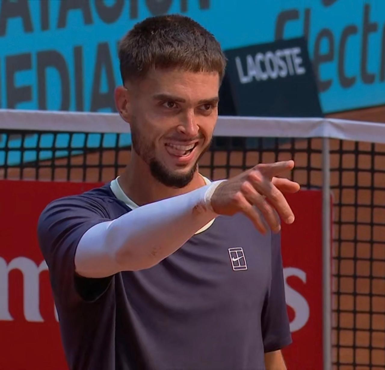 谢尔顿马德里大师赛苦战3小时02分钟不敌克罗地亚新生代普里兹米奇，止步第二轮