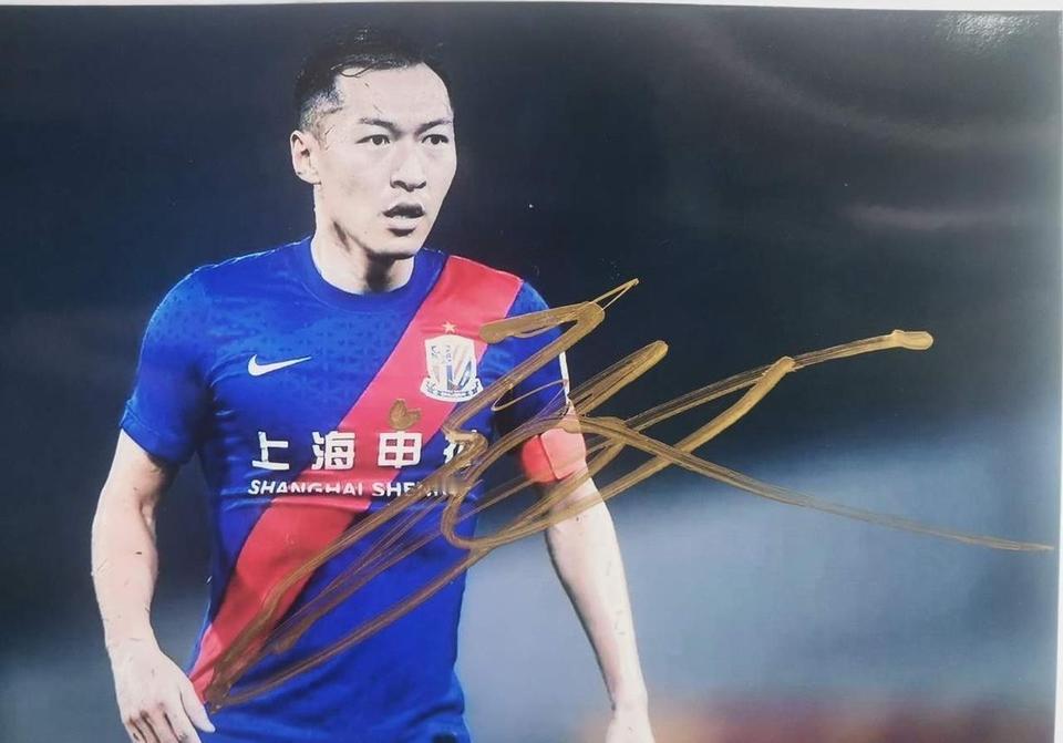 拉唐在体检报告上摁下指纹时，他最该感谢的人，可能正要走下飞往欧洲的舷梯。申花的