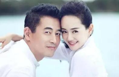 人到中年为爱疯魔！2004年，38岁王志飞狠心抛弃原配妻子，执意离婚狂追小