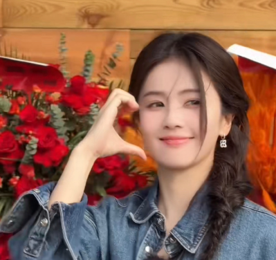 是谁吃到了白鹿、沈月送的烤肠！此刻已经成为世界上最幸福的人