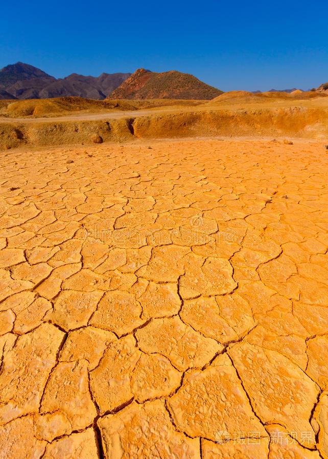 坐拥世界最大银矿却三度破产，西班牙到底怎么了？1545年，里科山，"富饶之山