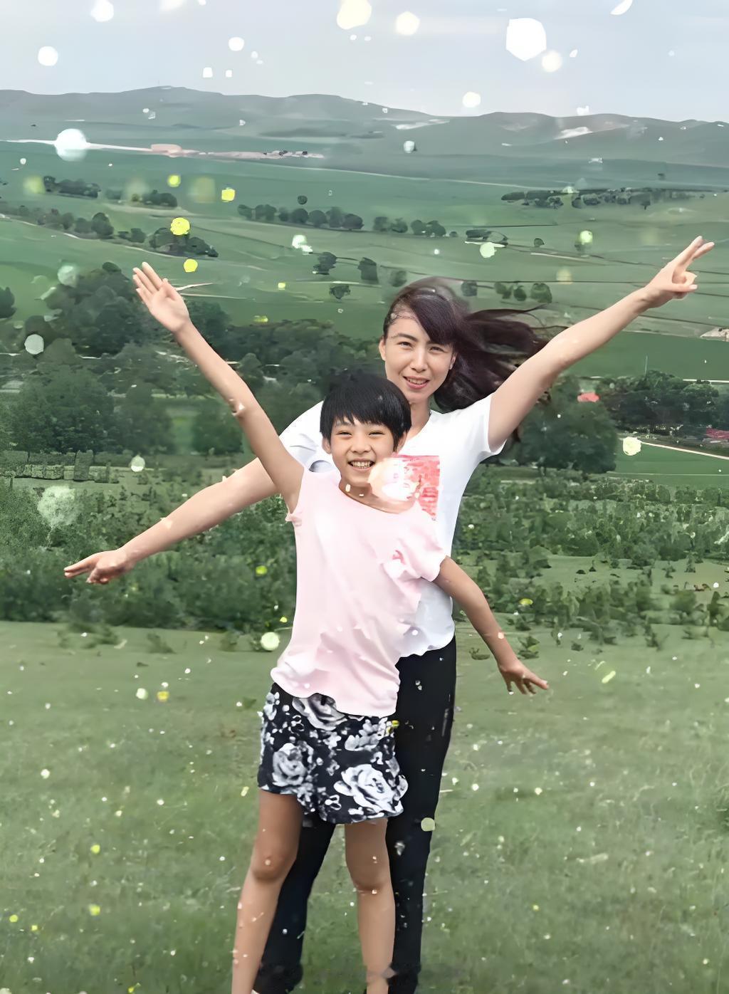 这是王奥芊的妈妈，400米栏国际健将李蕊身高178，丈夫是山东男排前主力副攻18