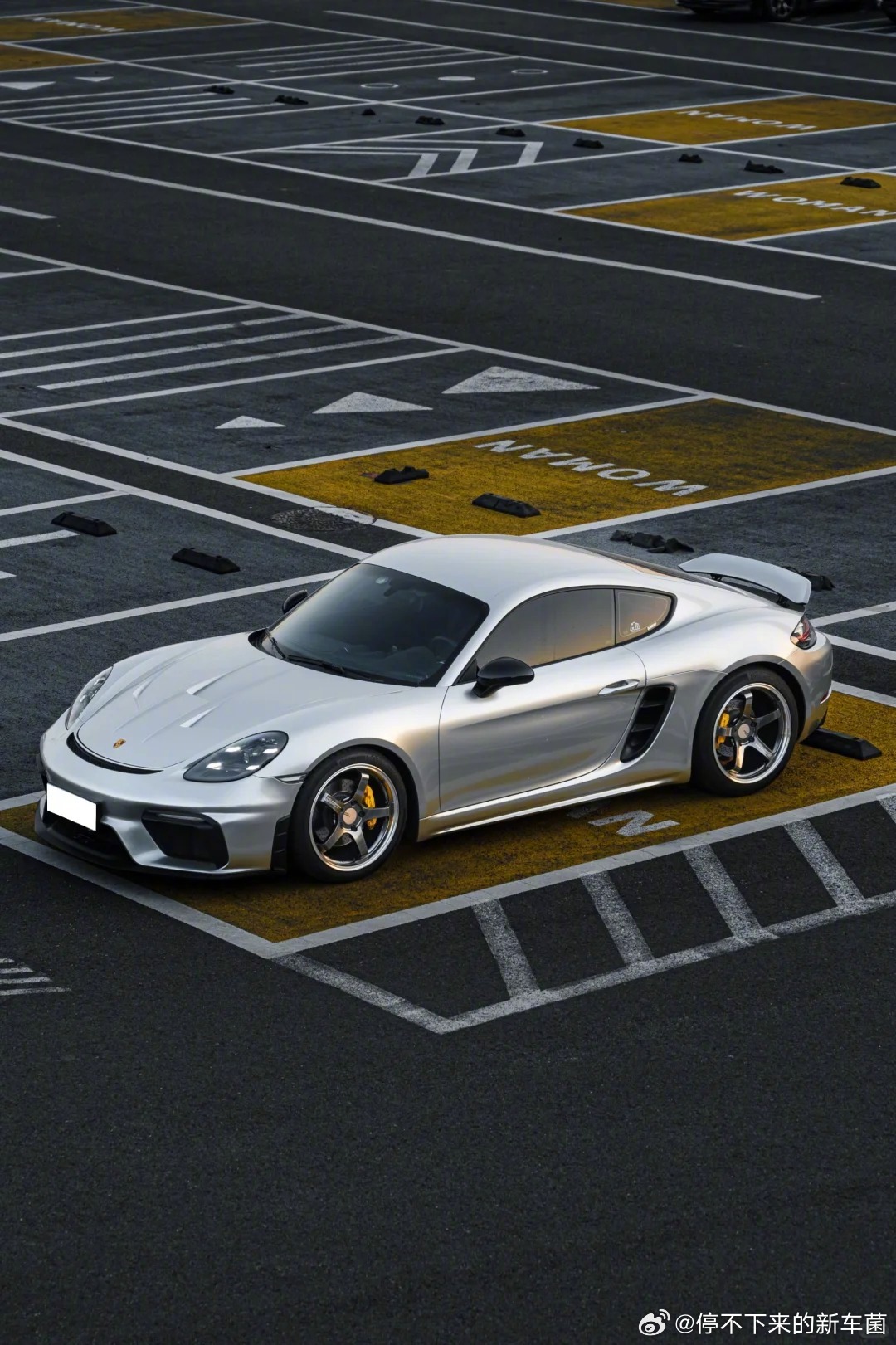 落日余晖下的718，秀气外漏