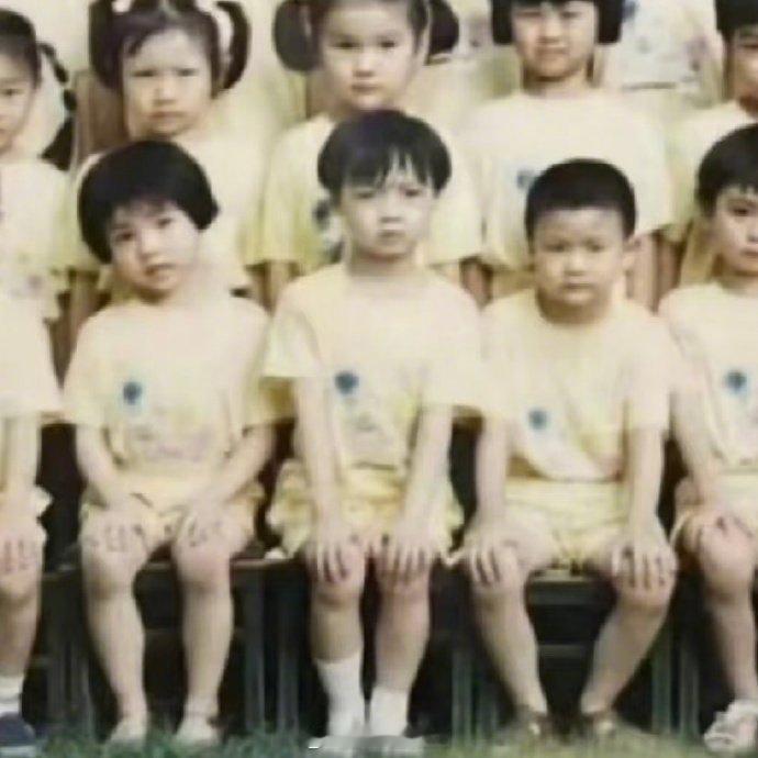 张艺兴透明的一生底裤富人张加帅，又挖到张艺兴的儿时合照啦！