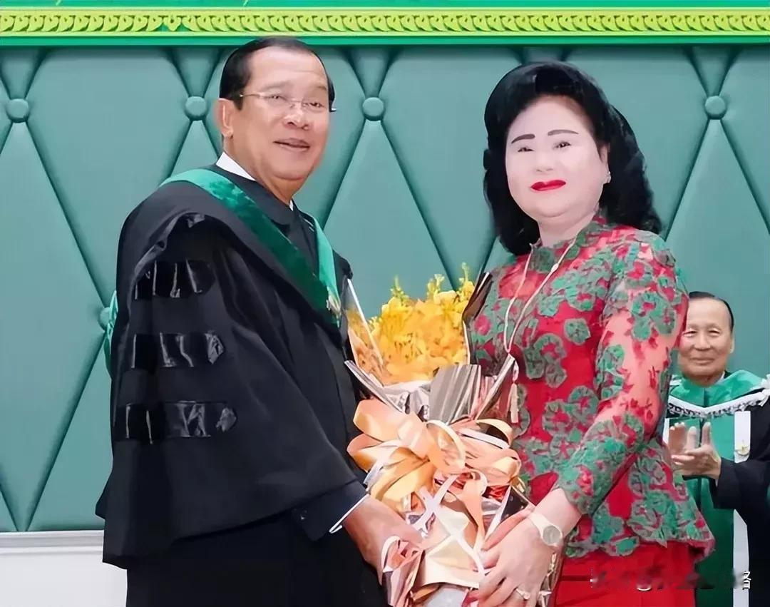 我发现一个奇怪的问题。只要我写洪森的文章和微头条，大部分可以得到很大的推荐。但