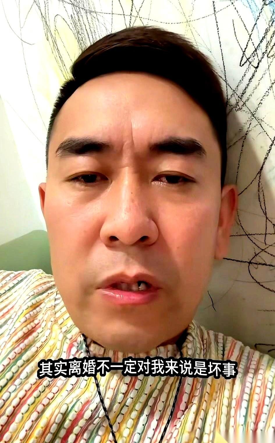 夫妻俩离婚，中间还得坐个翻译。我活这么大，第一次见这阵仗。你说逗不逗，又觉得