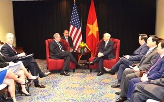 越南突然宣布！8月14日越南突然出手买了100万桶美国石油，还是明年11月才