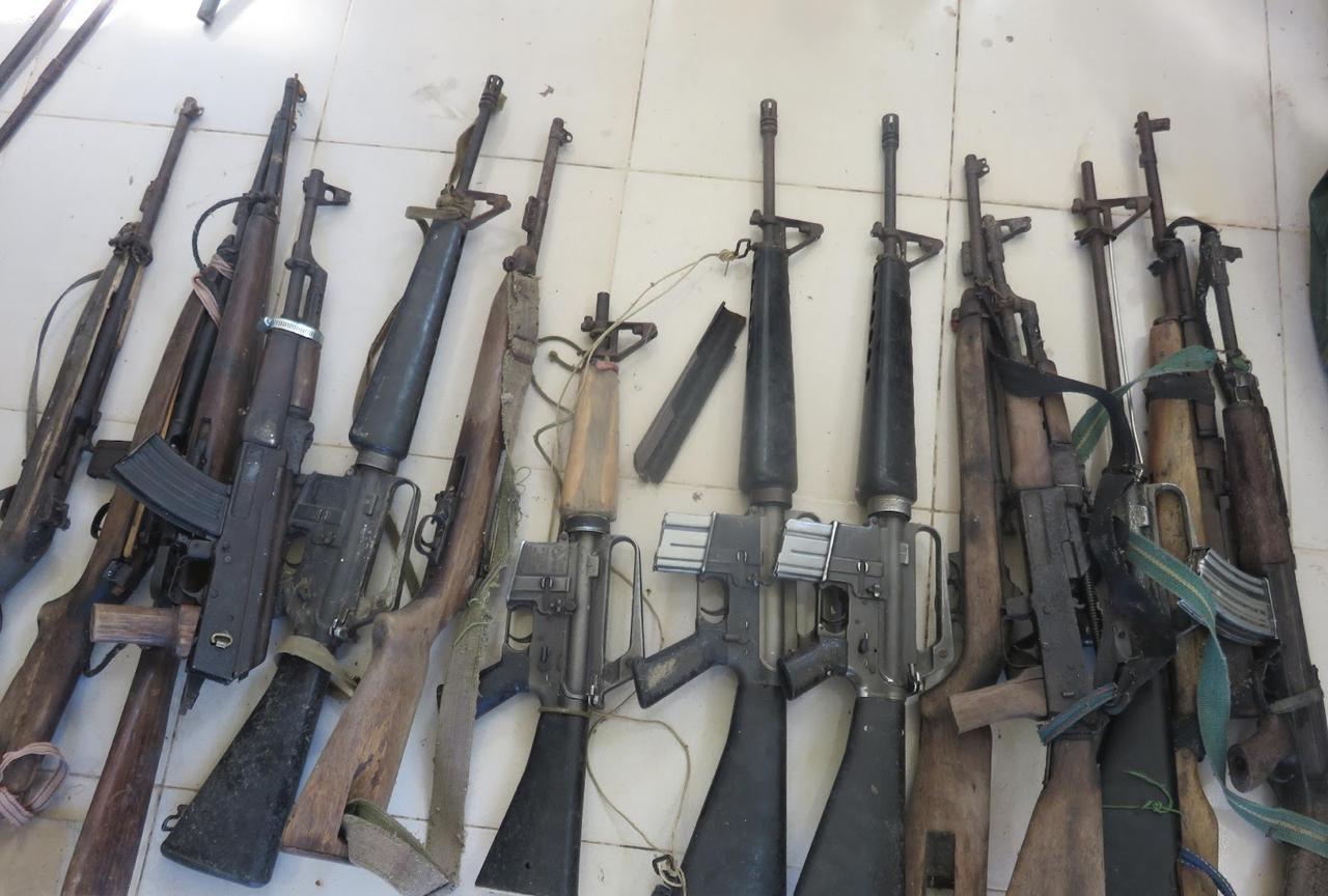 越南KonTumProvince省公安收缴的轻武器，M16A1M1卡宾枪