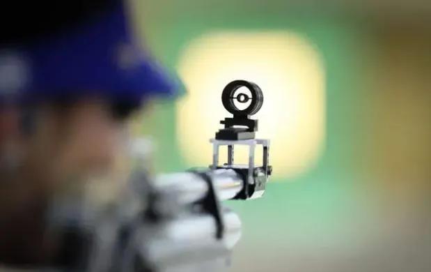 一个国家级教练，倒腾气瓶瞄准镜，8年才赚4万块，全卖给专业队训练用，结果被判走私