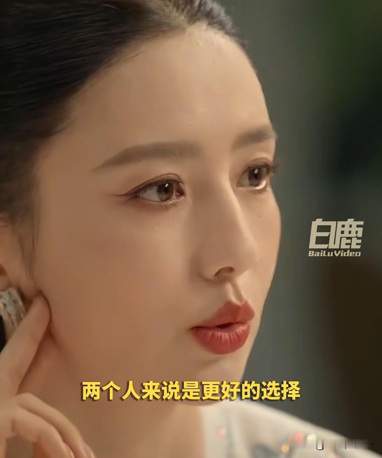 我敢说，佟丽娅，就是陈思诚这短短一生中爱过的女人里最体面的，离婚五年没说过他