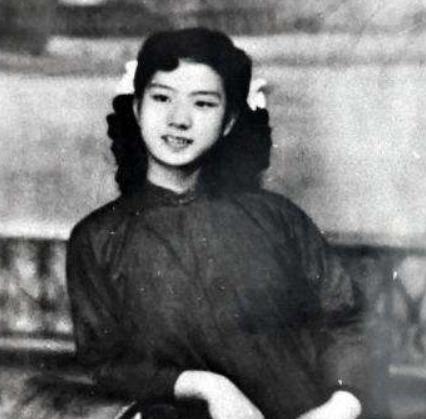 她被捕后遭受下流的酷刑，牺牲前留给难友4个字，向女烈士致敬！福建博物馆当中依旧存