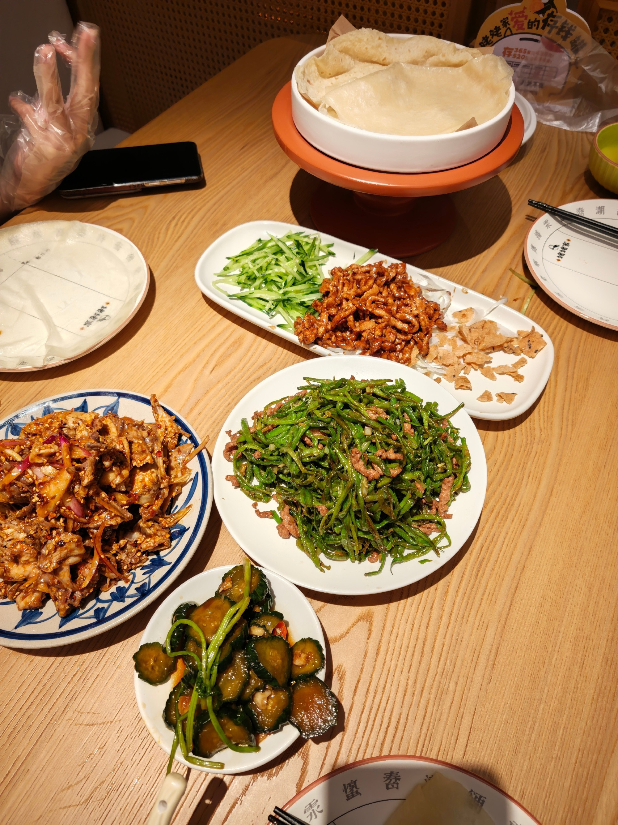 来北京吃饭版落地签姥姥家春饼～没有在北方待过的朋友应该理解不了这种美食🤩