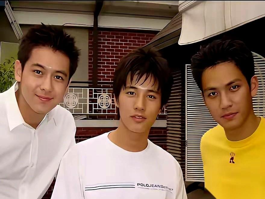 刷到这张照片，我愣了三秒。左边的林志颖，右边的钟汉良，这俩人放现在，也是顶流中