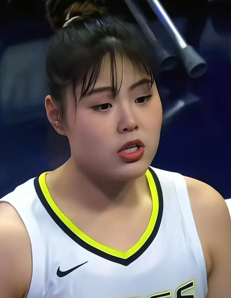 李月汝到底图啥？WNBA没打完，下一份工作就已经排上日程，算上今年已经4年全年无