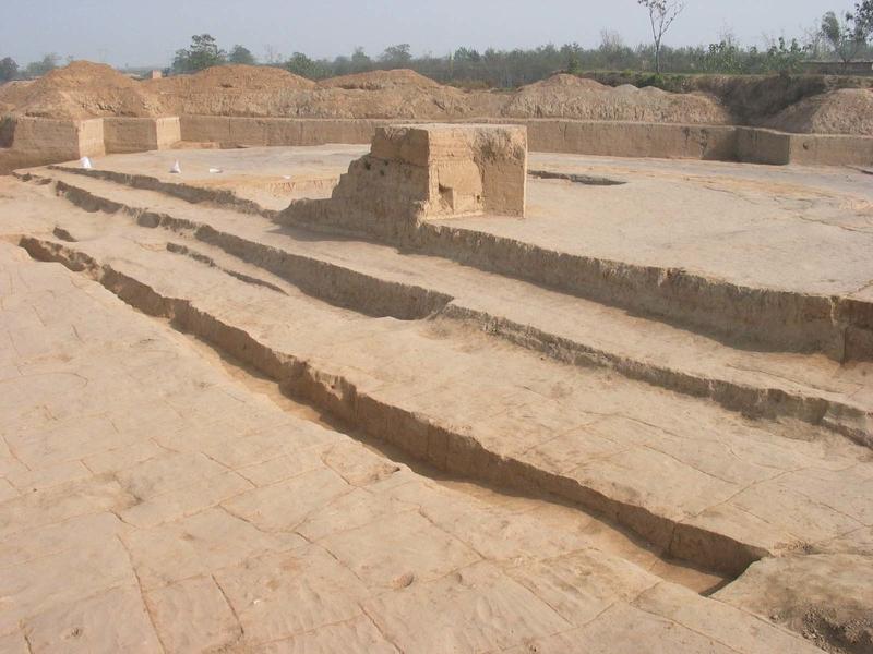 夏朝之前还有朝代吗?目前可明确的是：首先，夏朝之前不存在文献中类似夏商周