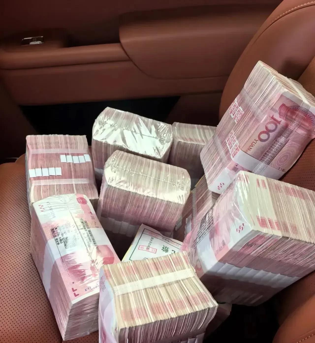 我一个亲戚，辛苦一辈子攒下的50万，没俩月就全没了。这位亲戚是我母亲的表哥，一