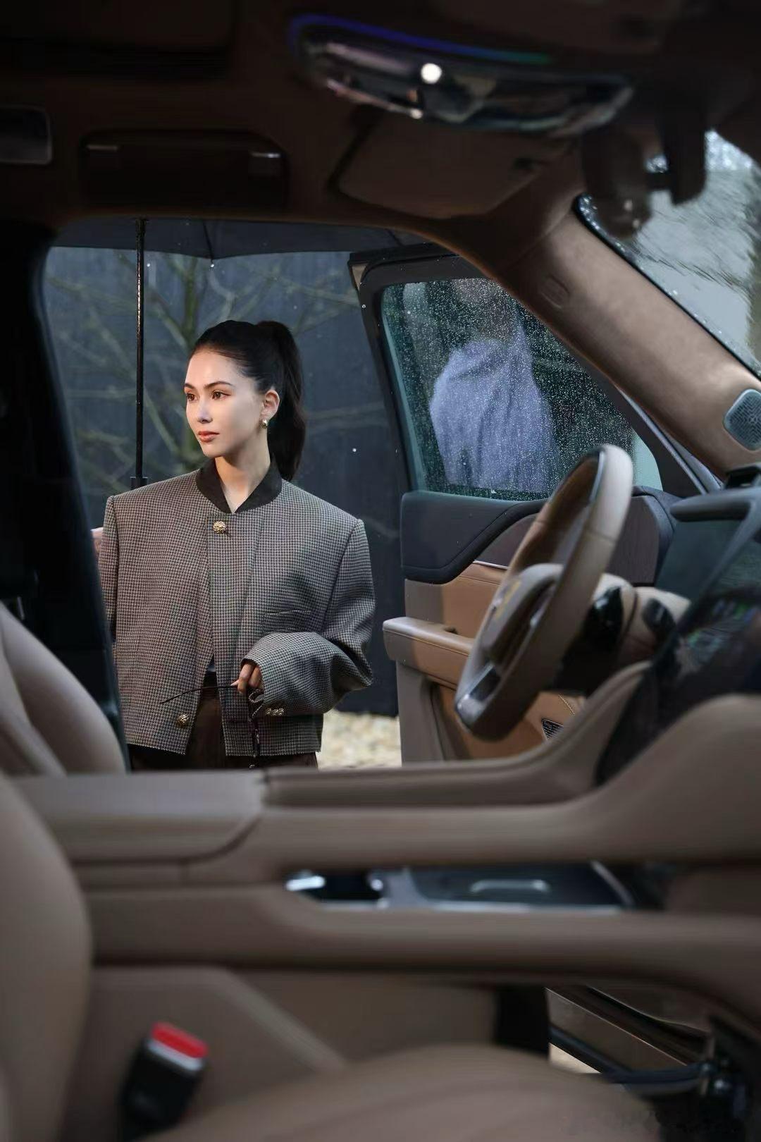 仰望汽车找来了昆凌代言昆凌×仰望U8L天王嫂这个气质人生值得一次仰望昆凌在杭州