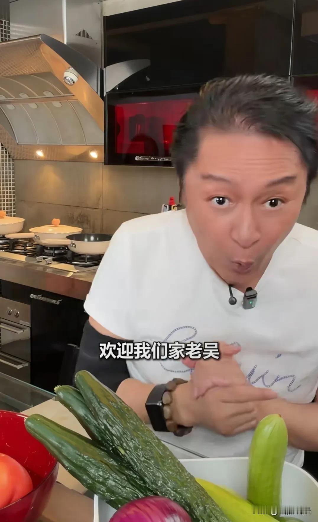 作为曾经知名的“琼男郎”，马景涛的人气一直都比较高。这次，她的女友“老吴”来到