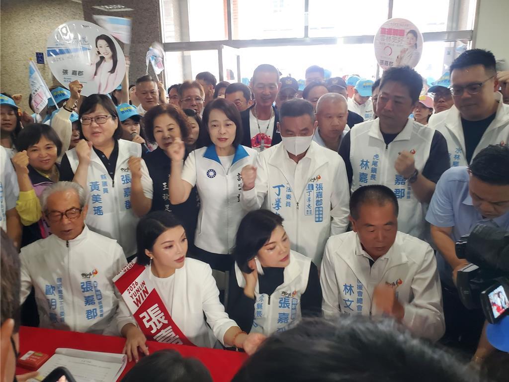 最壮观登记场，张嘉珺千人助阵，云家实力无人撼动！今天是岛内九合一选举登记倒数第二