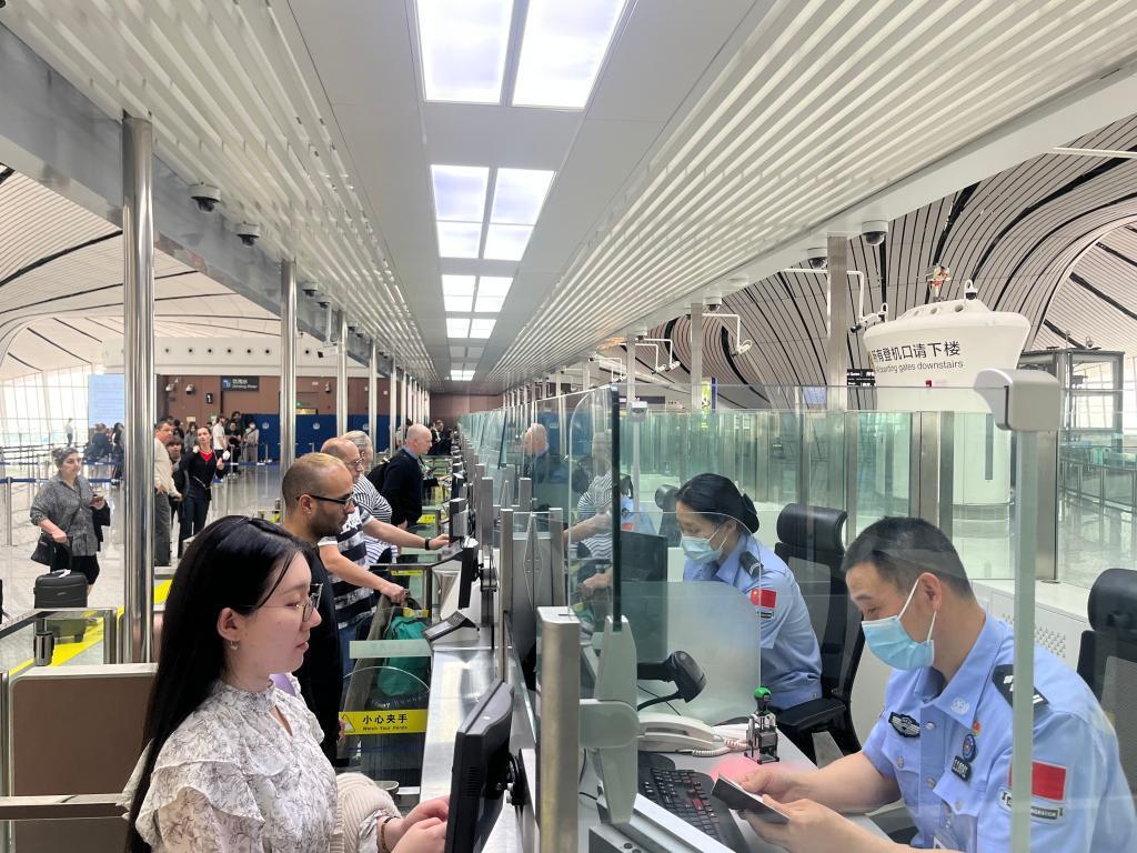 广州这招够狠！举报黑老外奖金翻5倍，但这次最慌的不是老外，是本地房东和黑中介 