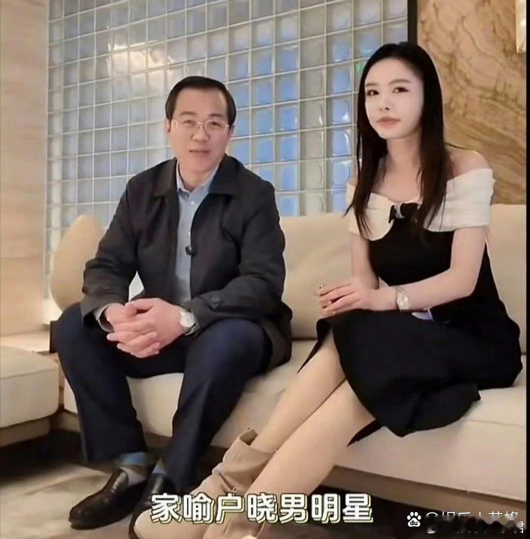 曝家喻户晓男明星闹离婚！知名娱记在采访中爆料，某男明星正在闹离婚，夫妻二人分居近