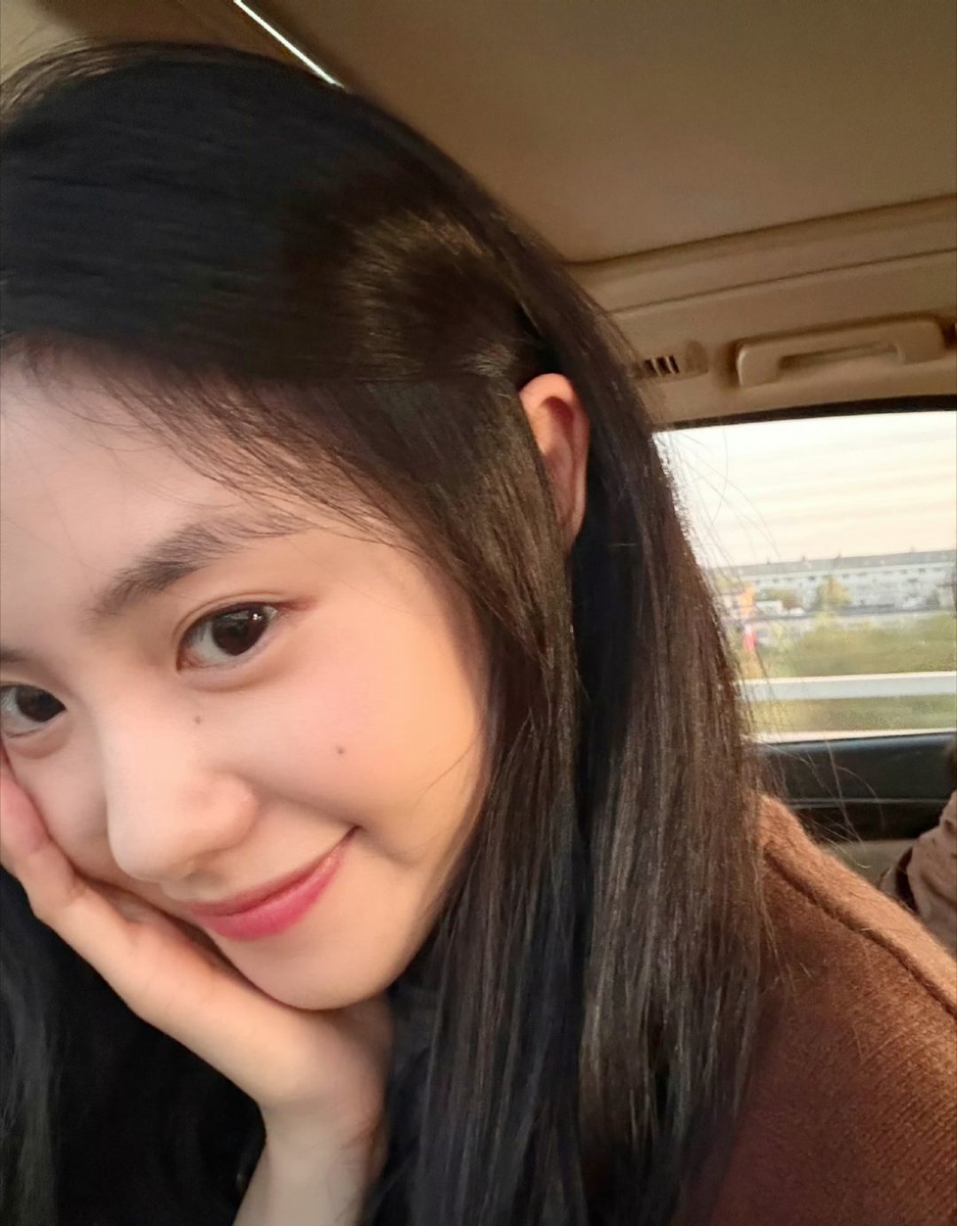 刘浩存宝宝中午好宝宝好漂亮喜欢宝宝分享的秋天😘泪]谢谢宝宝[