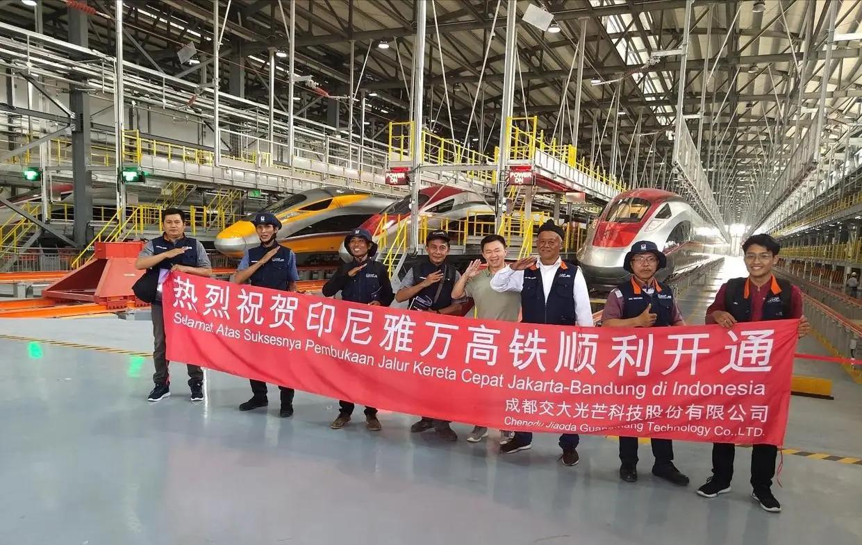 印尼代表团拿着雅万高铁延长线的图纸找上门，本以为能顺理成章把新项目敲定，谁知刚落