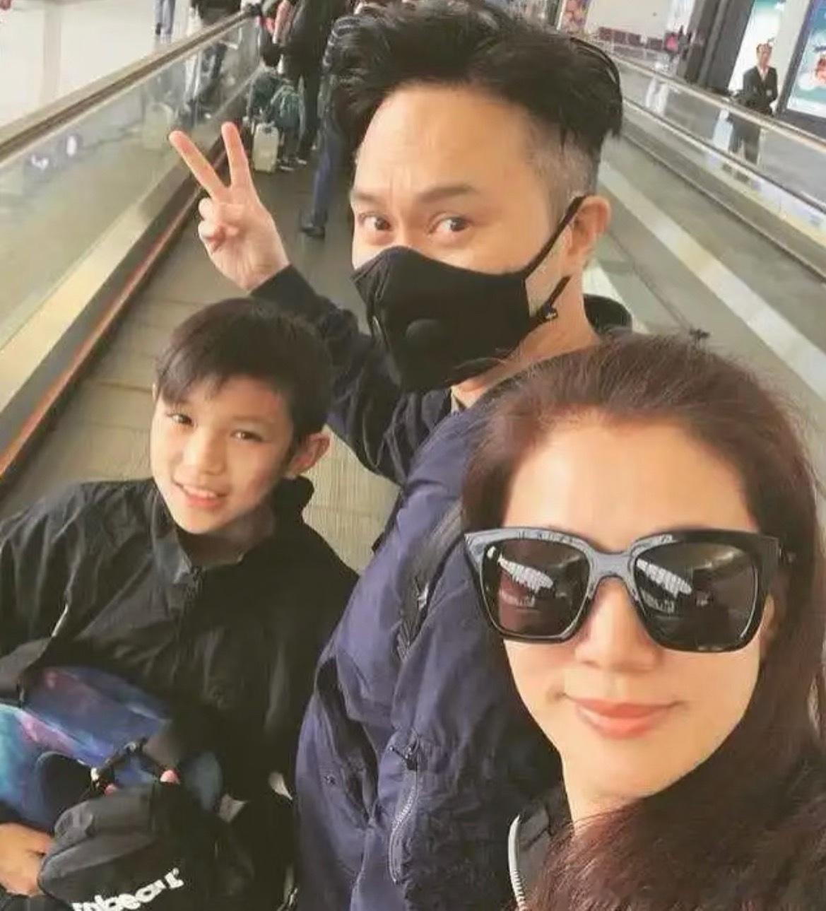 张智霖袁咏仪为儿子实习争吵原来袁咏仪张智霖儿子都这么大了p3这个侧脸很像年轻时候