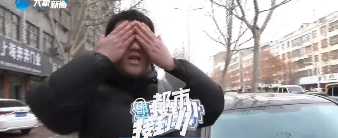 河南周口，男子刚开上高速没多久，突然眼前一黑，他定睛一看，竟是引擎盖掀起来了。男