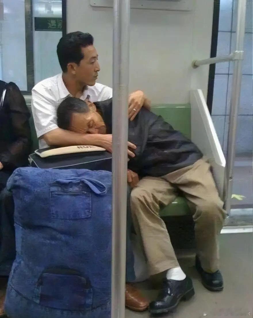 这段话点醒了无数人：“身为儿女，怎样做才算孝顺？常言道：父亲在，天就在；母亲在，