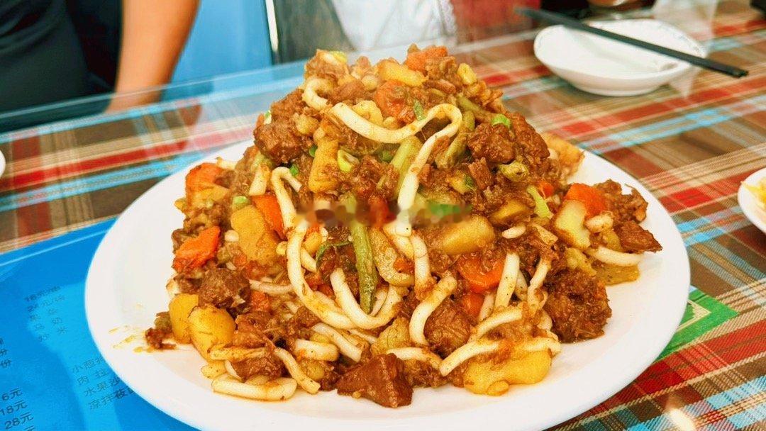 松筠美味蒙餐中的牛肉烩菜和风干肉汤。味道没谁了。松筠美味蒙餐呼和浩特美食​​​