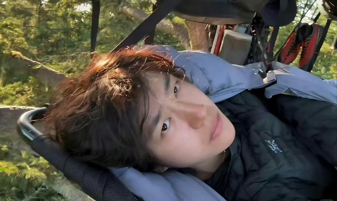 纯素颜，纯户外，刚睡醒……内娱还有谁有如此“大胆”如此真实如此众多的素颜时刻？