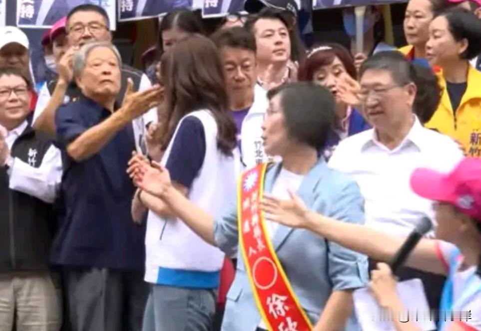 常批郑丽文的吴子嘉这次夸她，一个“不介意”，格局一下子出来了前新竹县的范振宗