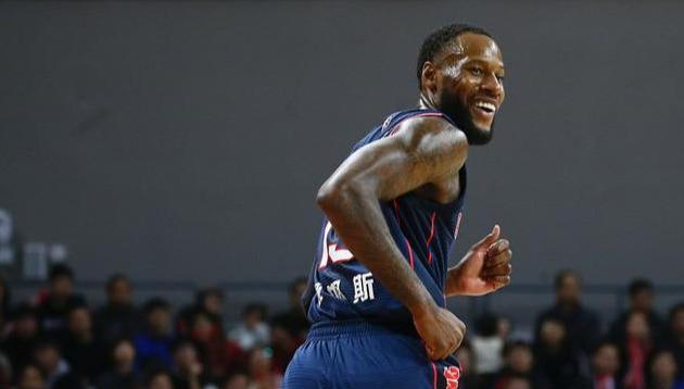 魔术后卫加盟广东助杜峰冲击冠军上赛季广东无缘4强，主要是吃了外援的亏，从NBA