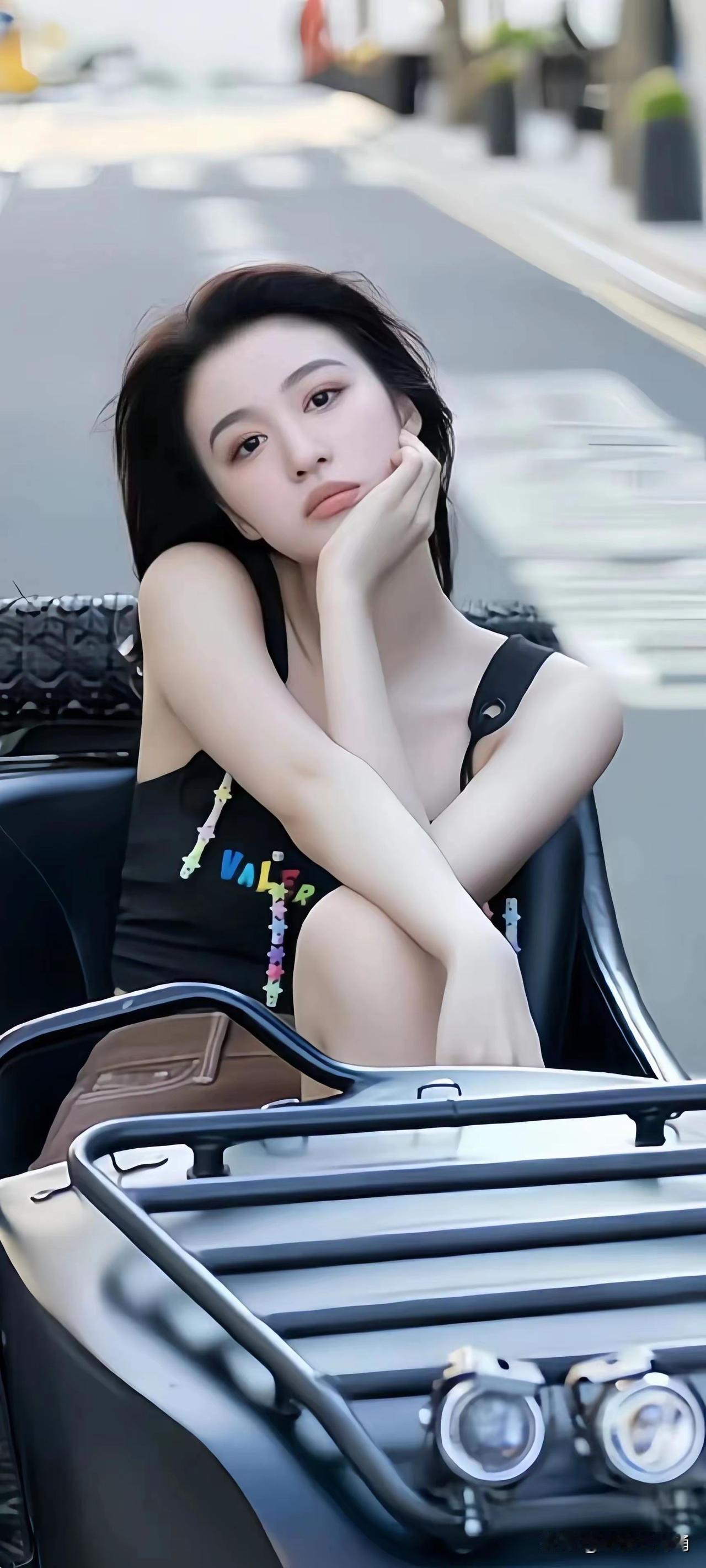 肤白貌美，千娇百媚，美艳大气的王楚然