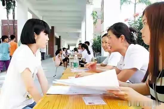 进入高中，你会发现各学科特性！1、语文和英语初中成绩好的学生，高中也大概率成绩