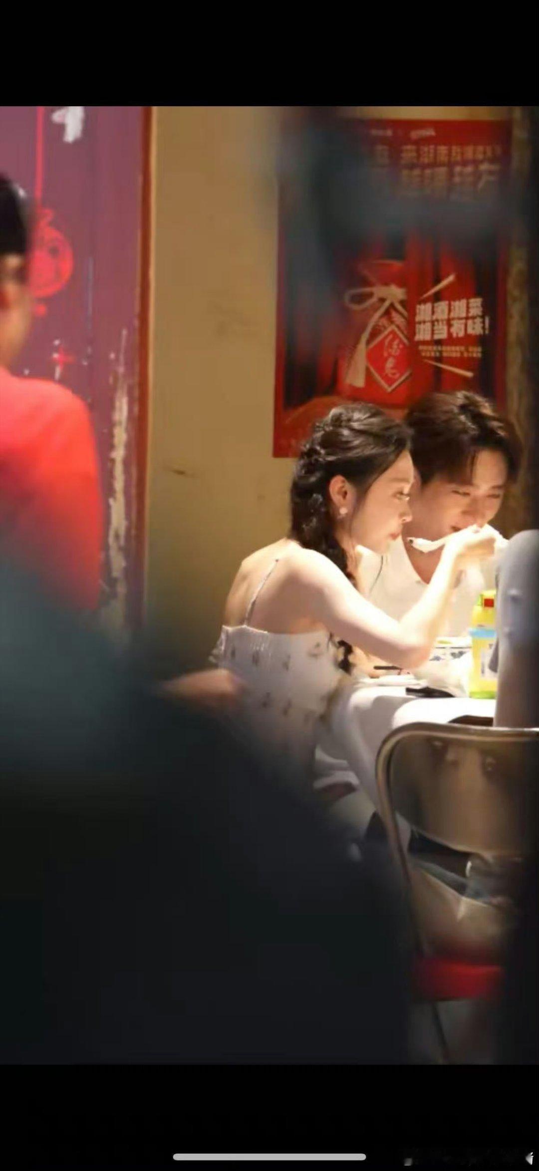 怎么看待丞磊抛弃在播剧锦月如歌女主周也而转头去跟待播剧女主宋轶炒CP？​​