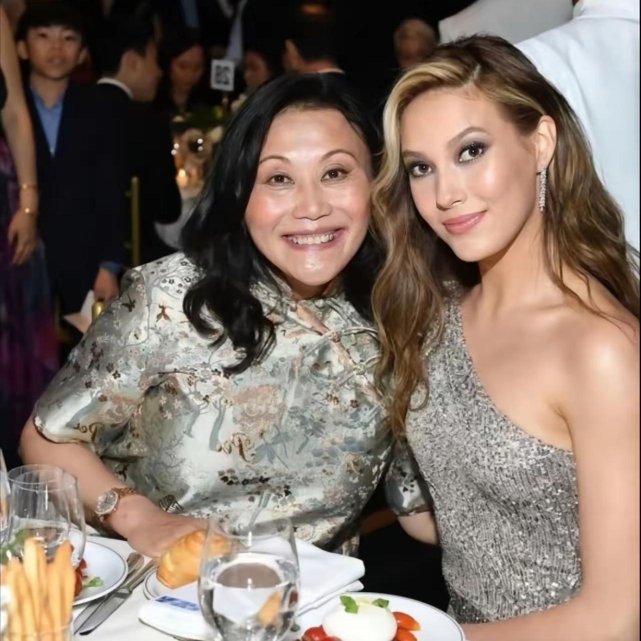 谷爱凌妈妈：“我告诉爱凌不要做完人，因为根本不存在。爱凌有时候自己说，爸爸是哈佛