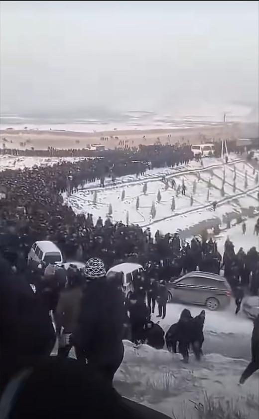 形势骤变！上万援军越境挺进叙利亚，库尔德各路武装大动员，美国精心布局面临惨烈失败