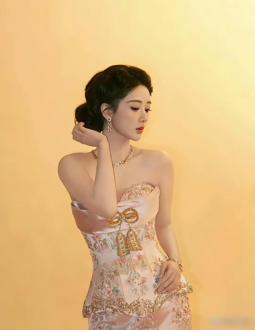 2011年，杨紫去试镜《陆贞传奇》的大女主，但导演直接淘汰她。杨紫不解:“为什么