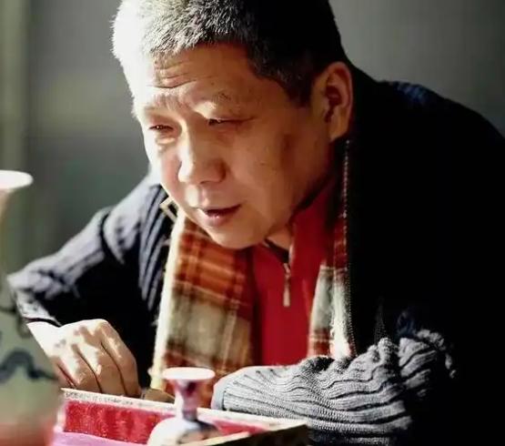 杨澜问马未都：“你以后会把博物馆上交吗？”马未都摇摇头：“我这博物馆，说白了就是